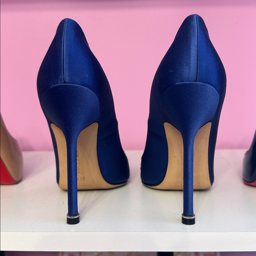 Manolo Blahnik Hangisi 115 Pump - Picture 5 of 8